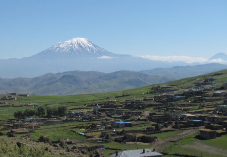 Ararat mit Dorf