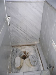 Die Toilette im Hamam, alles Marmor :-)